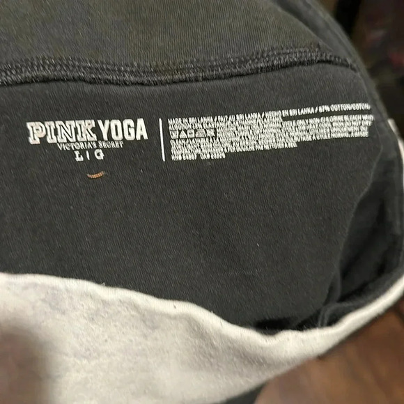 Pink Victoria Secret Black and White yoga capris leggings  Size Large - Picture 5 of 5